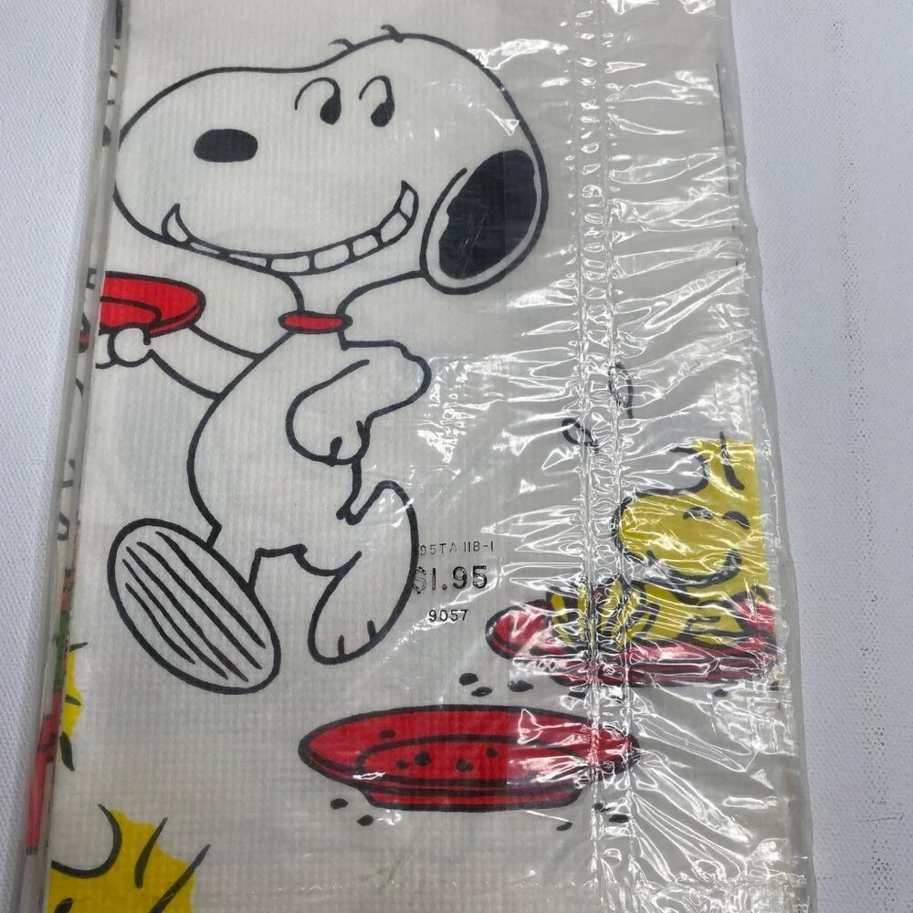 Vintage Peanuts New In Package Snoopy Paper Table Cloth Woodstock Root Beer Food
